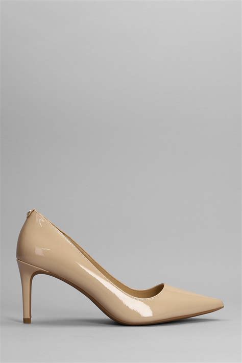 alina flex leather pump.